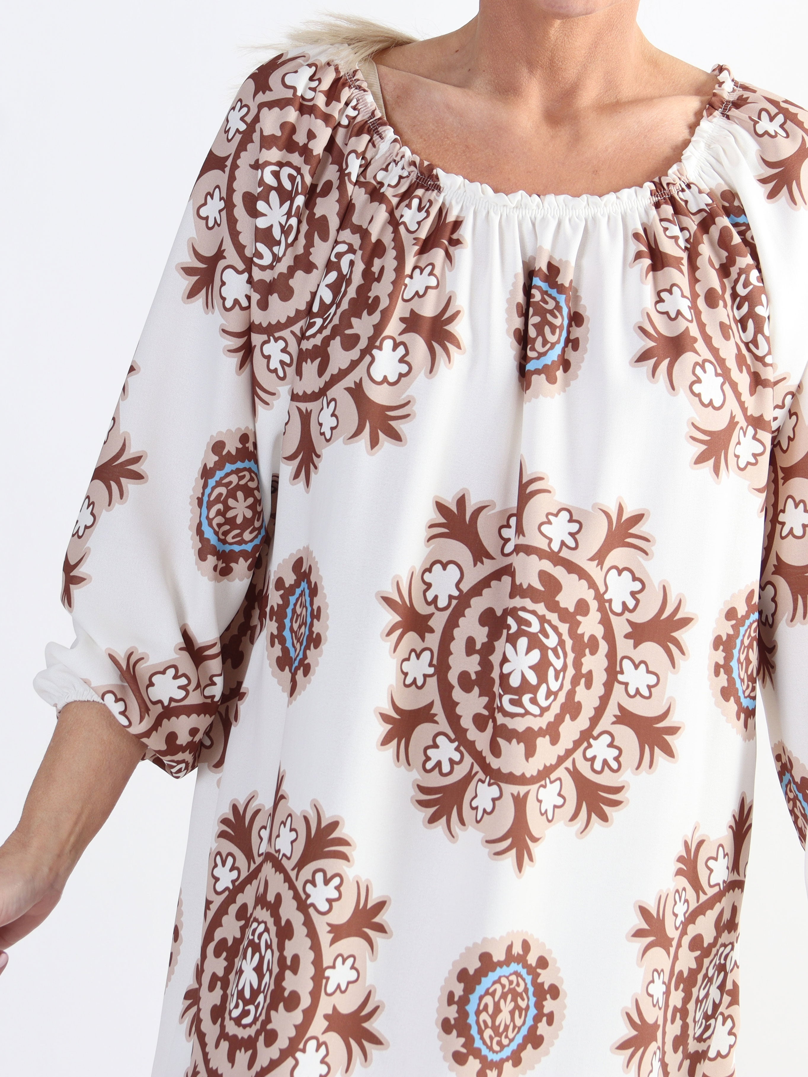 Paulina - Plus size langærmet kjole med elastik i udskæringen